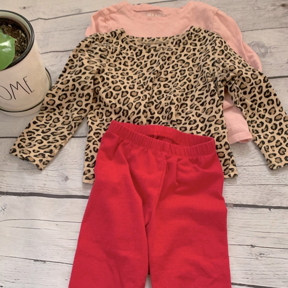 ✨BOGO✨ BUNDLE! Old Navy tops & legging